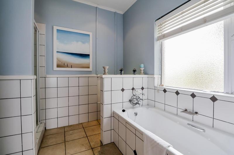 To Let 4 Bedroom Property for Rent in Pinnacle Point Golf Estate Western Cape